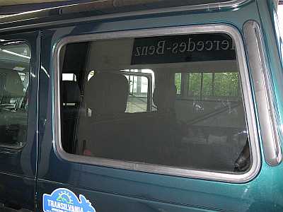 Gep&auml;ckraumscheibe braun